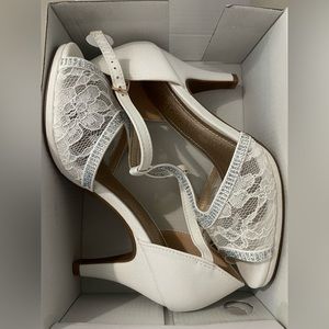 White open toe heel pumps (size 7)